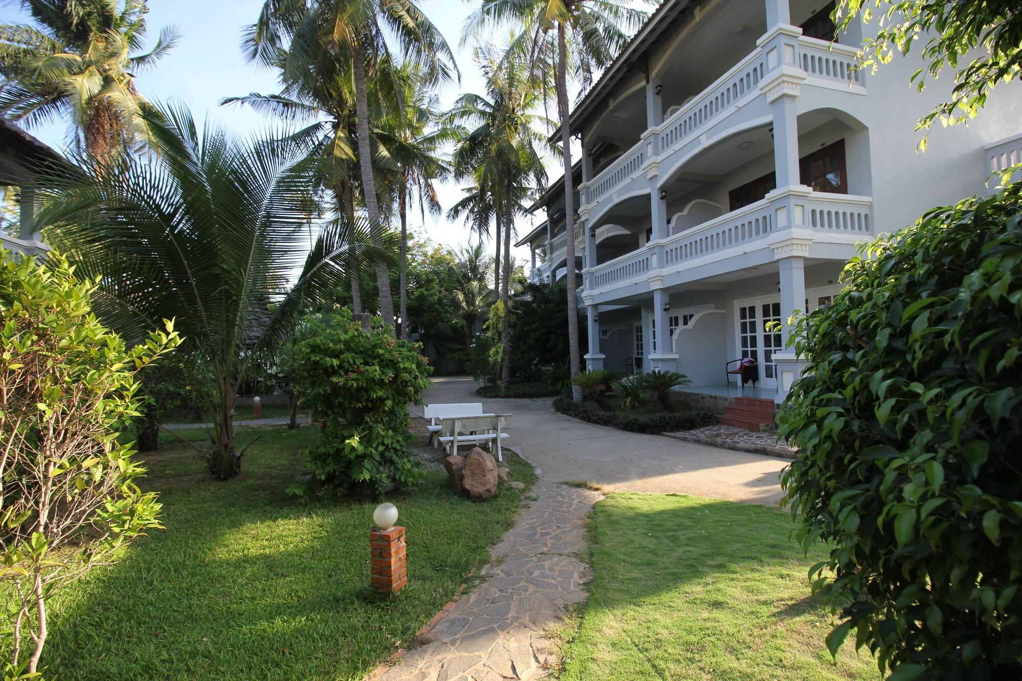 Little Paris Resort Phan Thiet Exterior photo